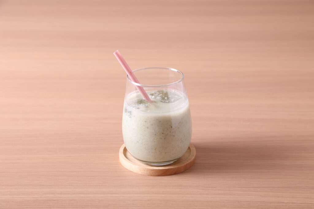 まるで飲むヨーグルト！ベビーリーフビネガーアップルミックスの牛乳割り